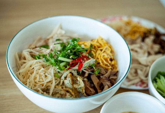 Bun-thang-rice-vermicelli-with-flavorful-broth-hanoi-vietnam-2